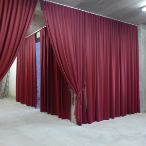 Žametne grajske zavese